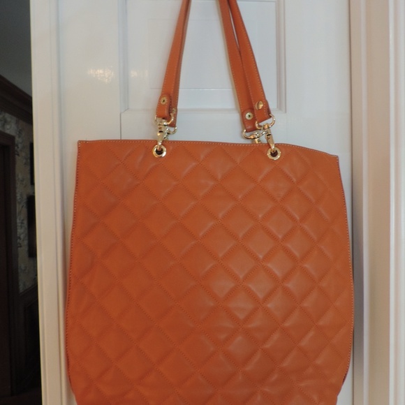J. McLaughlin Handbags - J. McLaughlin quilted leather tote/purse